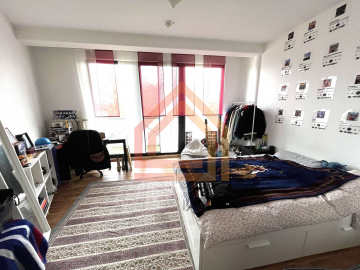 Bezugsfreies Apartment mit Balkon und Stellplatz – Attraktives Renditeobjekt in Hürth, 50354 Hürth, Etagenwohnung zum Kauf